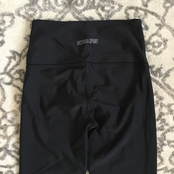 Victoria’s Secret Knockout Cropped Leggings XS - Picture 2 of 4